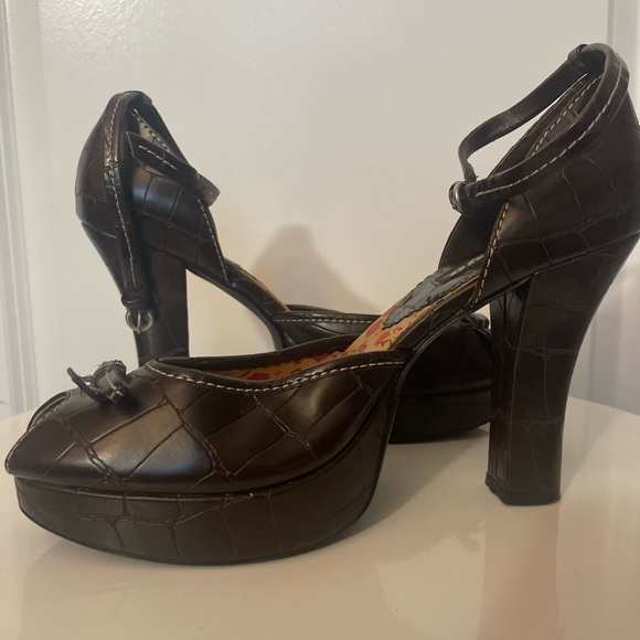 Bongo platform peep toe pumps - Picture 3 of 3